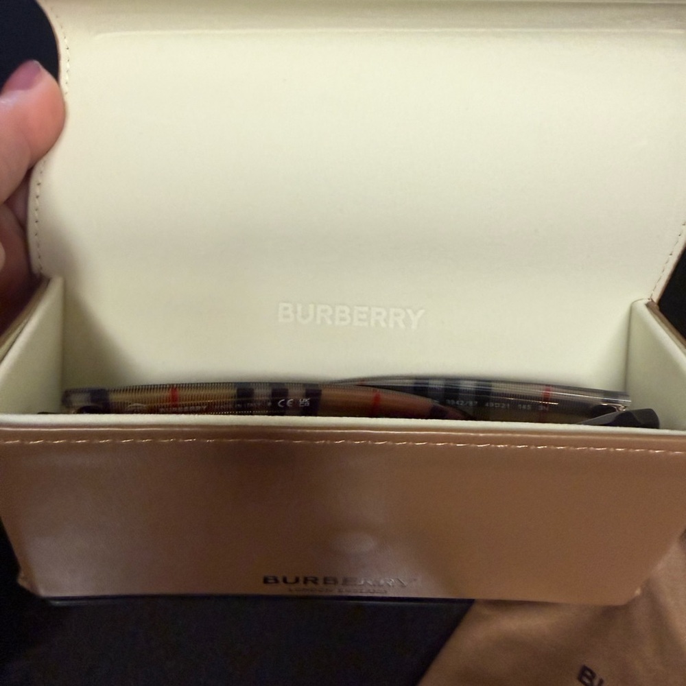Burberry Sunglasses - Picture 5 of 9